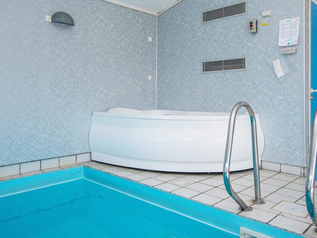 Four-Bedroom Holiday home in Hals 5 photo 3