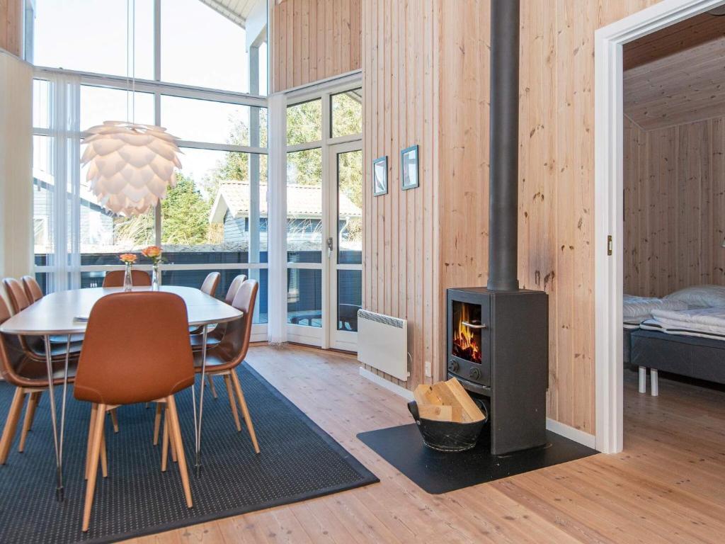 Three-Bedroom Holiday home in Ulfborg 23 photo 4