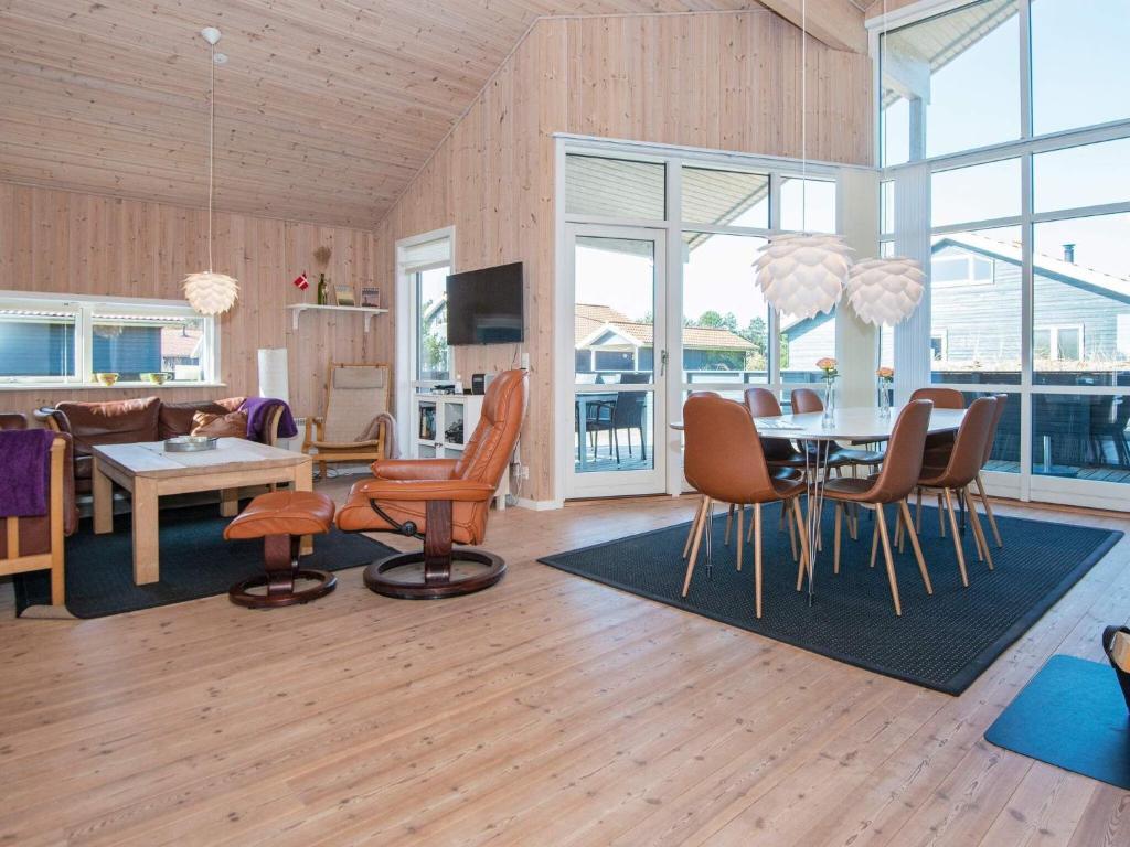 Three-Bedroom Holiday home in Ulfborg 23 photo 3