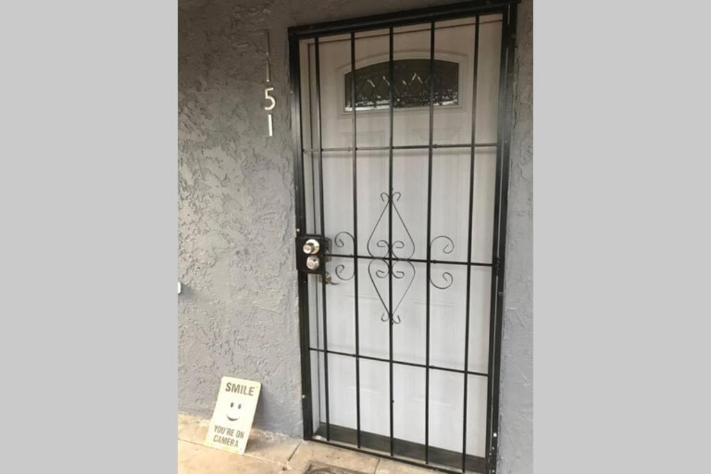 2bed 1bath close to downtown LB, LA and OC. photo 2