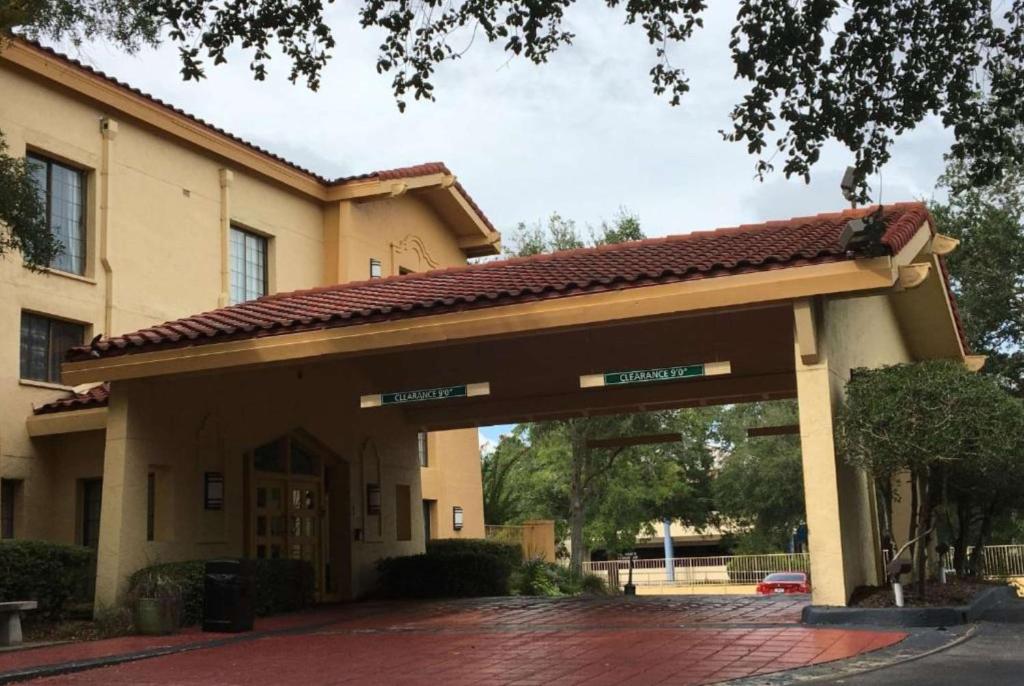 Days Inn by Wyndham Gainesville University I-75 image