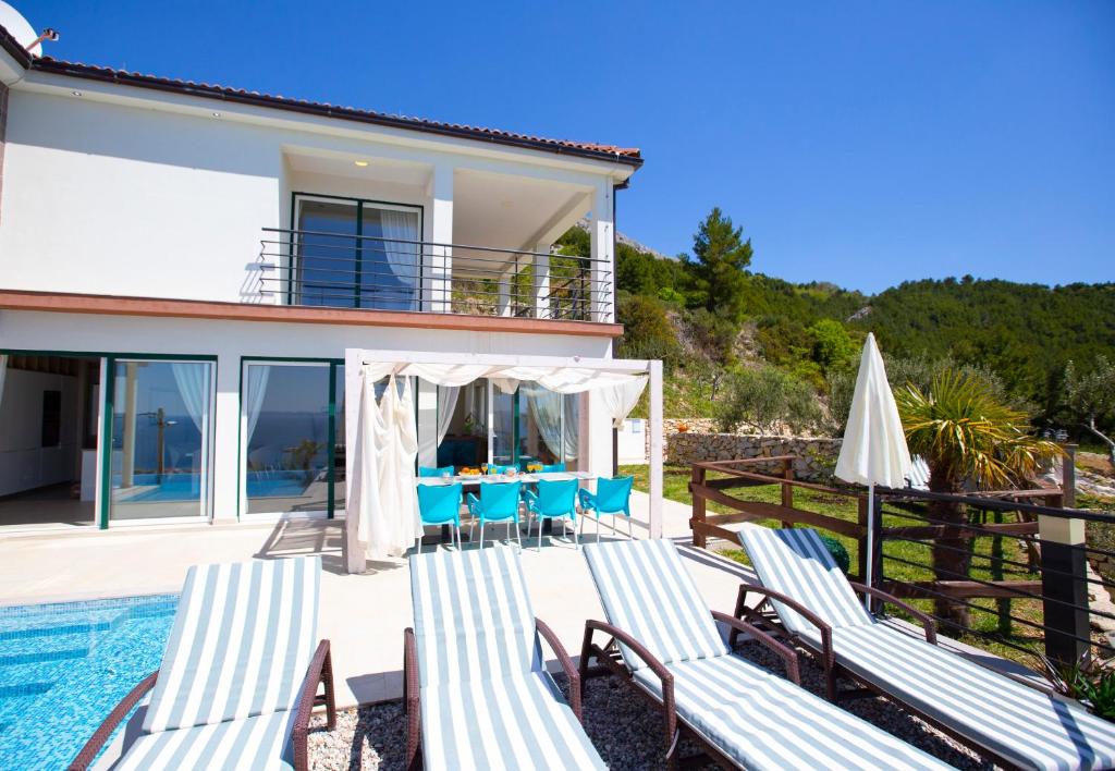 Royal Villa photo 1