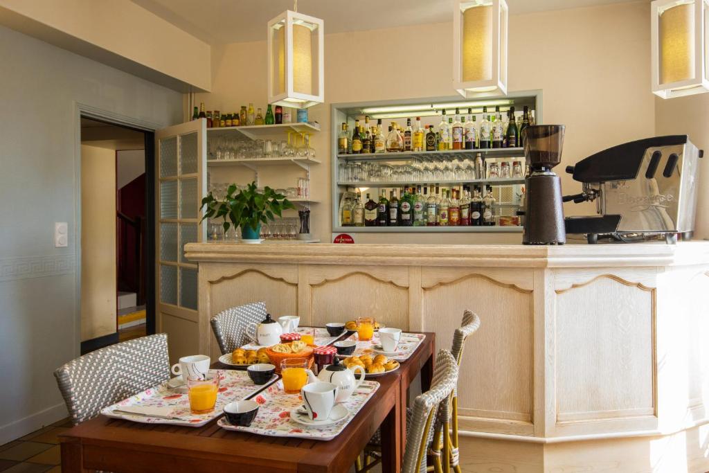 Hôtel Restaurant Le Commerce photo 1
