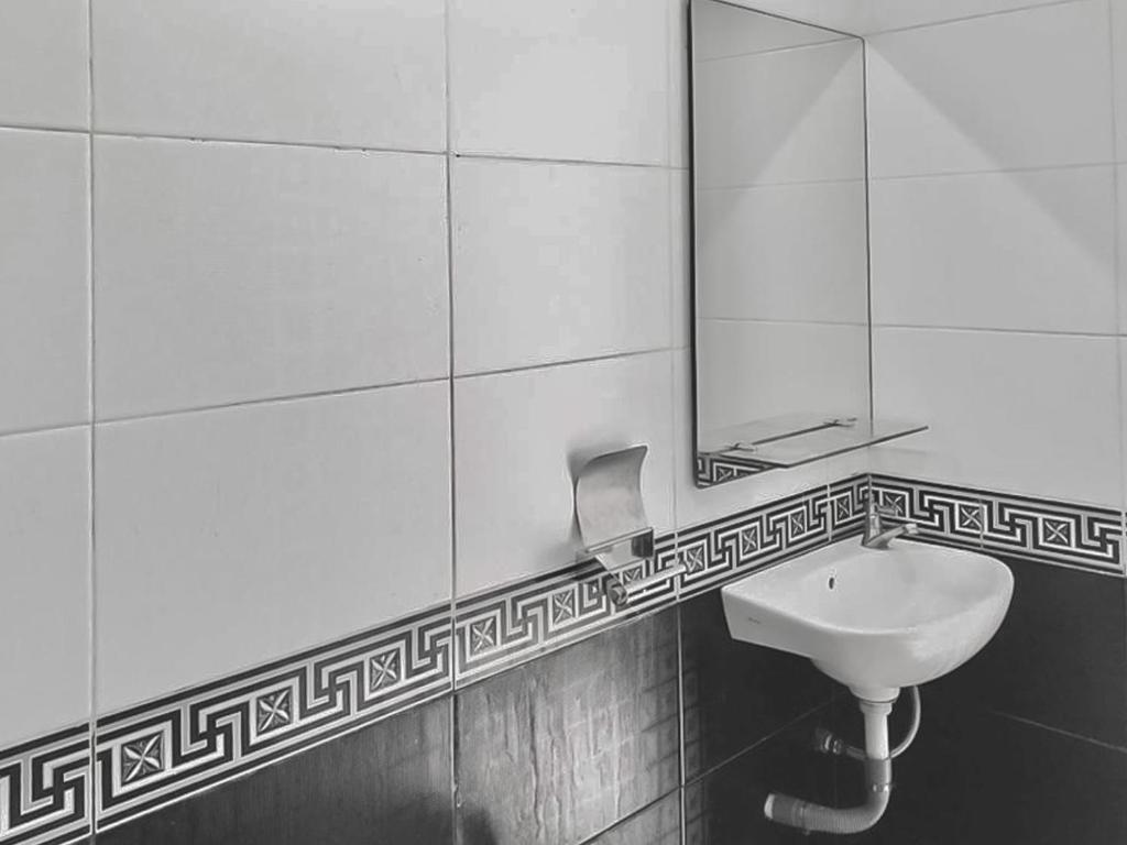 Tiara Guest House Samarinda RedPartner - Tap to explore photos
