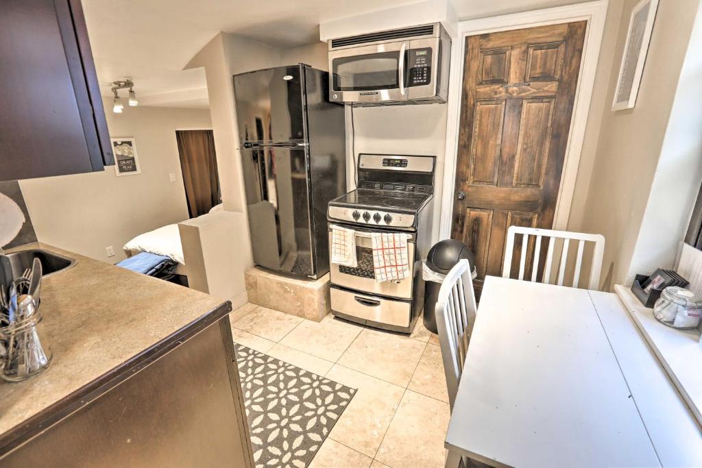 Denver Apartment Walk to Cheesman Park and 6th Ave! photo 3