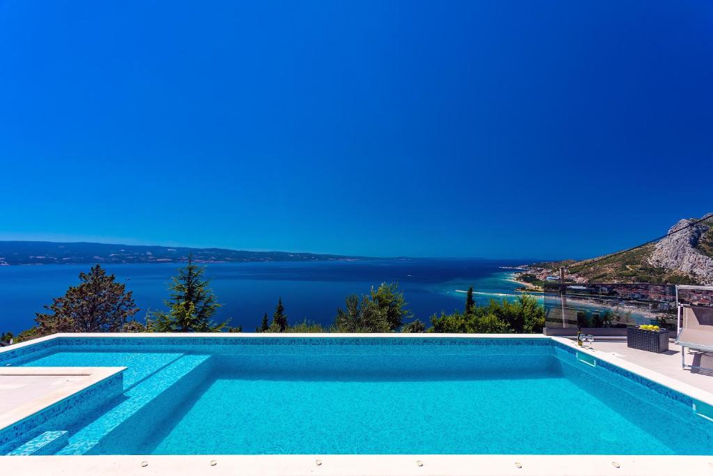 Villa Belvedere with heated pool, billiards, Media room, sea views,10 pax photo 1
