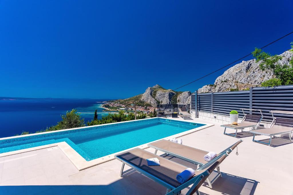 Villa Belvedere with heated pool, billiards, Media room, sea views,10 pax photo 2