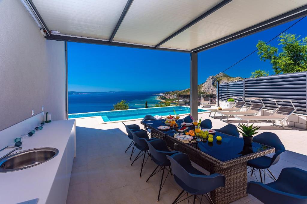 Villa Belvedere with heated pool, billiards, Media room, sea views,10 pax photo 3