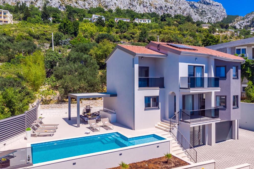Villa Belvedere with heated pool, billiards, Media room, sea views,10 pax photo 4