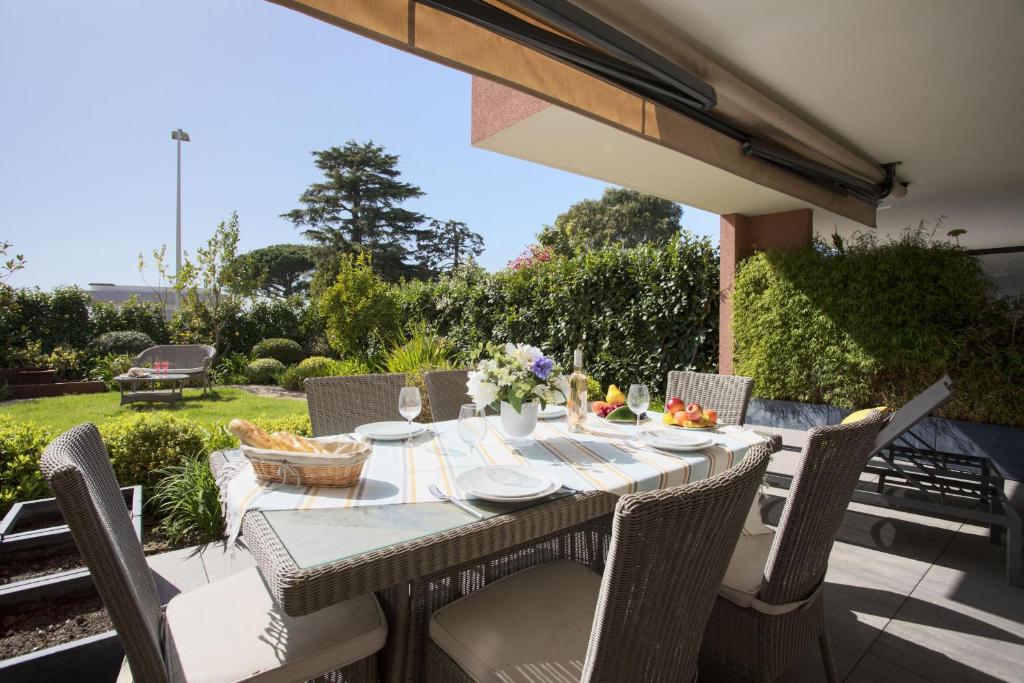 DOMAINE DES ROSES AP4222 by Riviera Holiday Homes photo 1