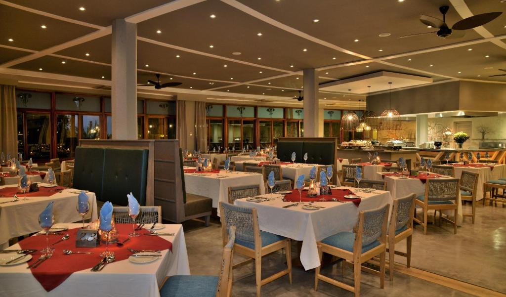 Cresta Mowana Safari Resort & Spa photo 3