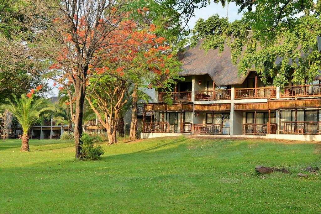Cresta Mowana Safari Resort & Spa photo 1