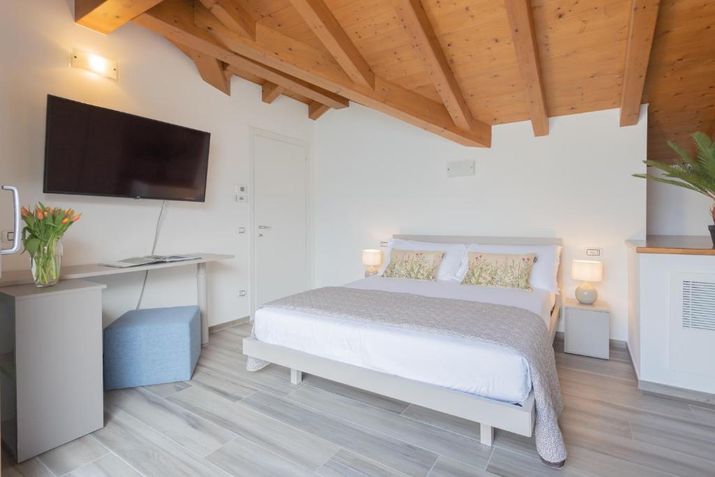 Dream Lake Apartmens Lake View - private beach by Rent All Como photo 4
