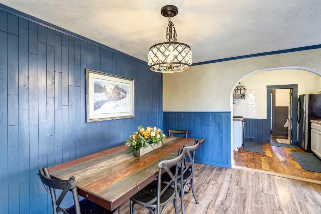 Charming Montrose Family Home Block to Downtown! photo 1