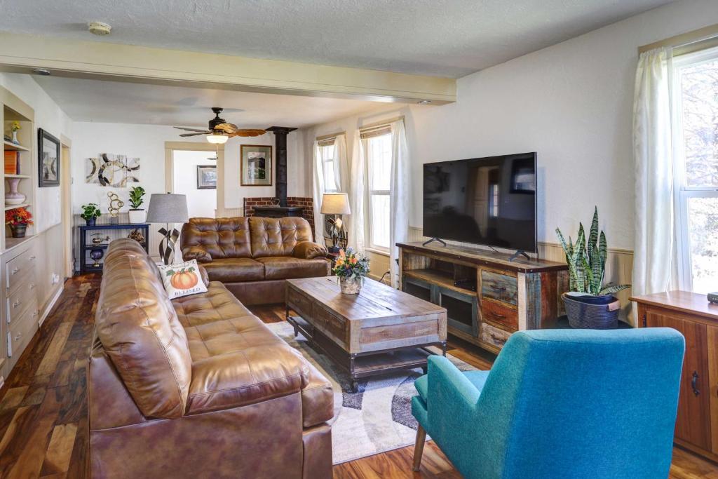 Charming Montrose Family Home Block to Downtown! photo 3