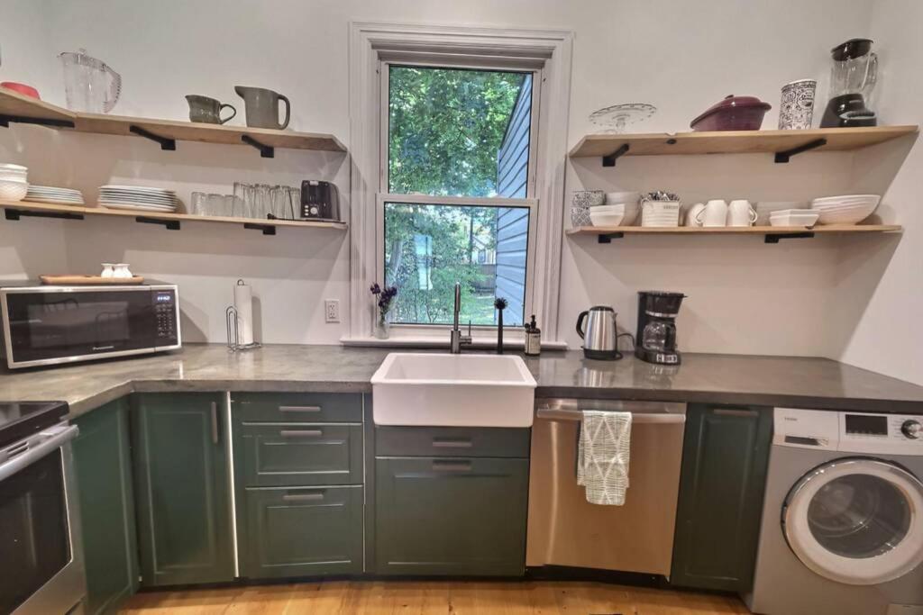 Dundurn Dwelling-Charming Century Home photo 3