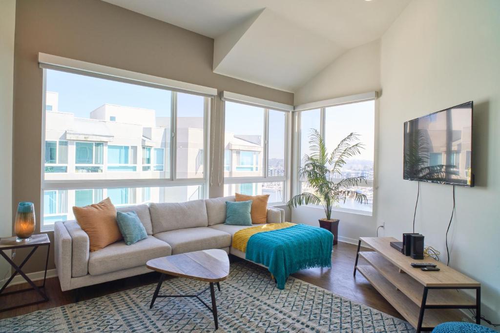 Peaceful Penthouse Panoramic Water Views image