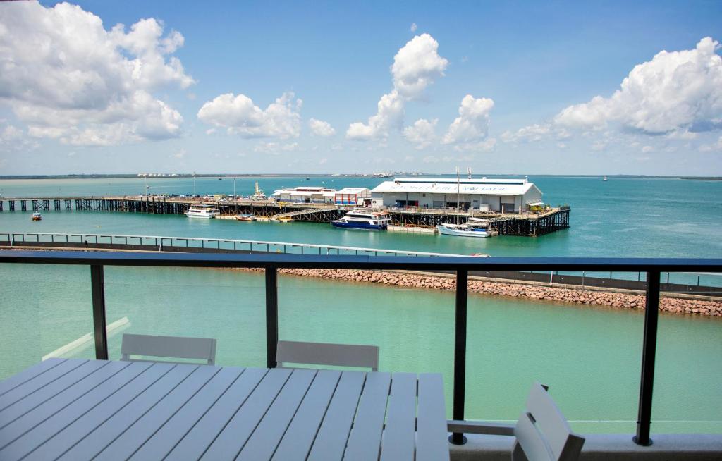 Absolute Waterfront - Tropical Sunrise Apartment Over The Water photo 2