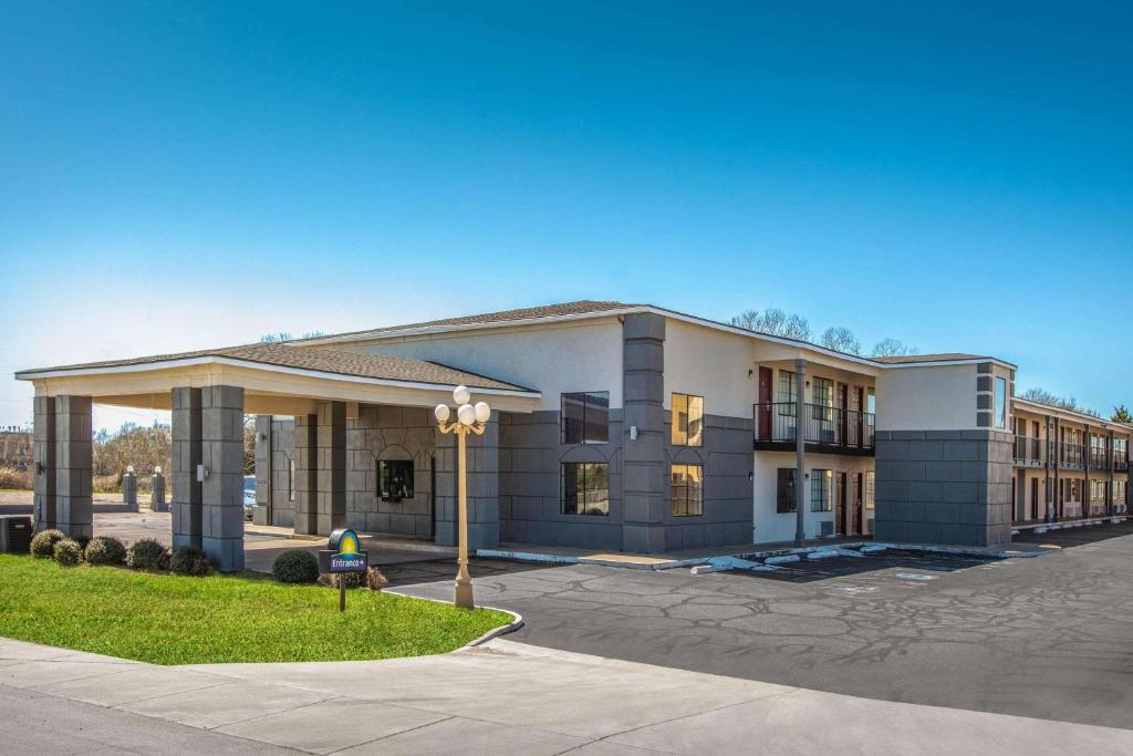 Days Inn by Wyndham Waco image