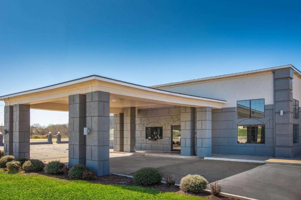 Days Inn by Wyndham Waco photo 3