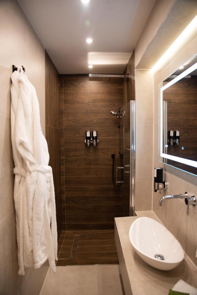 Domo Boutique Hotel - Tap to explore photos