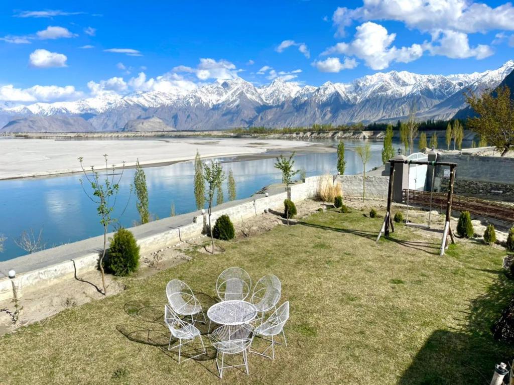 Indus View Hotel & Hostel