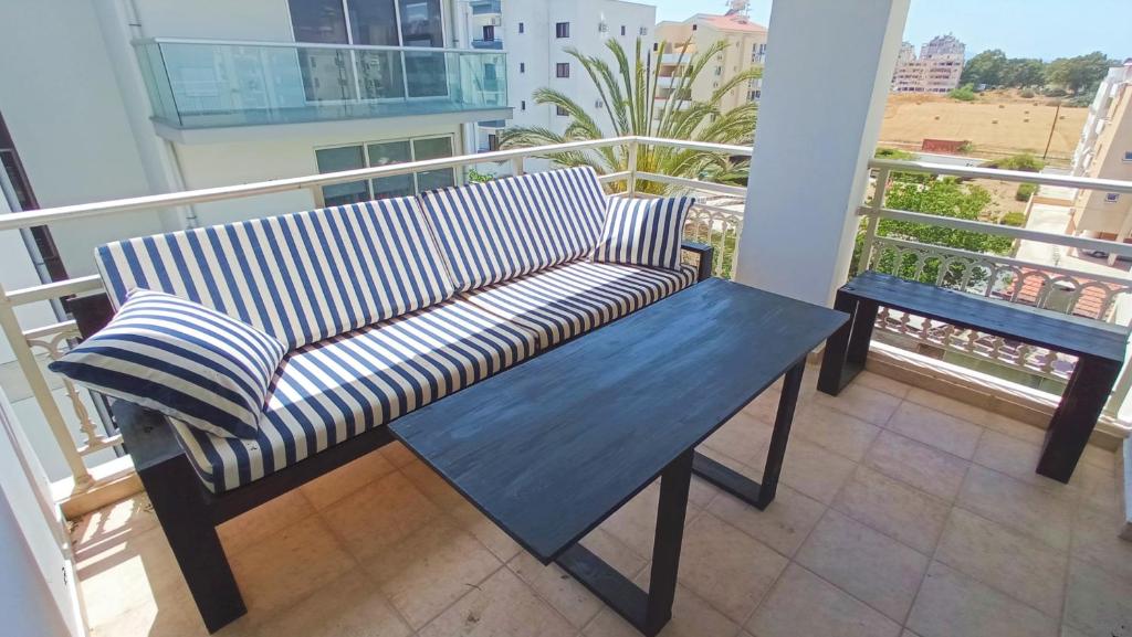 Luxury private rooms -SEA VIEW, NETFLIX, GYM- 5 Min from beach! - private room in shared apartment photo 2