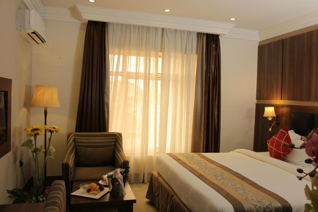 Grand Pela Hotel & Suites photo 3