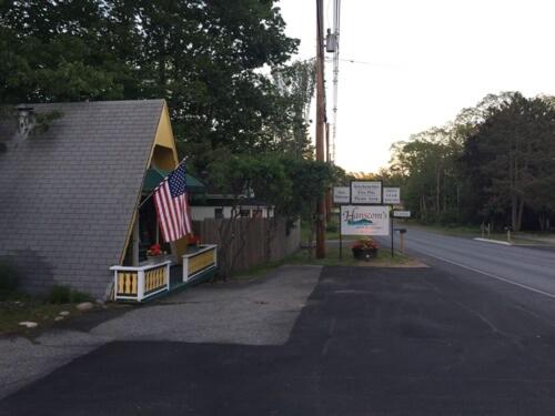 Hanscom's Motel and Cottages image