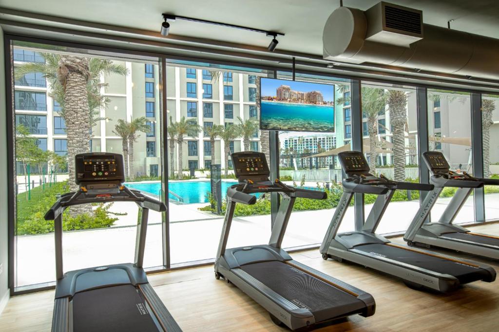 A Luxury Aprt 2 bedrooms Balcony with wonderful view Mall access hi speed WIFI Beach access & much more for Family Only photo 2
