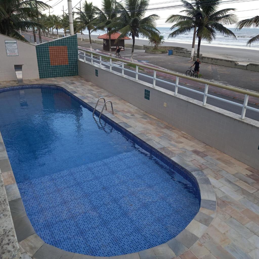Ótimo apartamento condomínio frente a praia photo 3