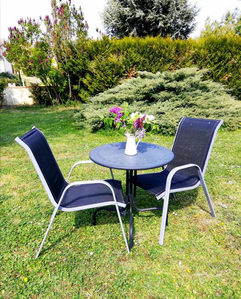 Chambre privée calme,campagne, piscine,étape,déplacement pro,abri moto vélo,parking photo 2