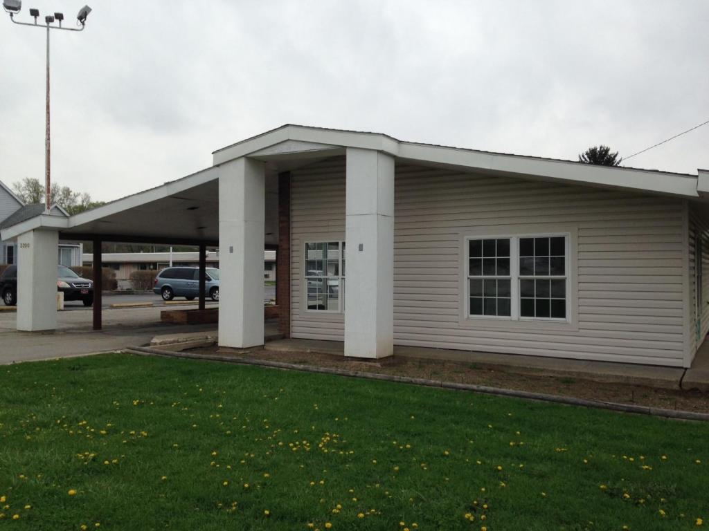 Economy Inn Lafayette image