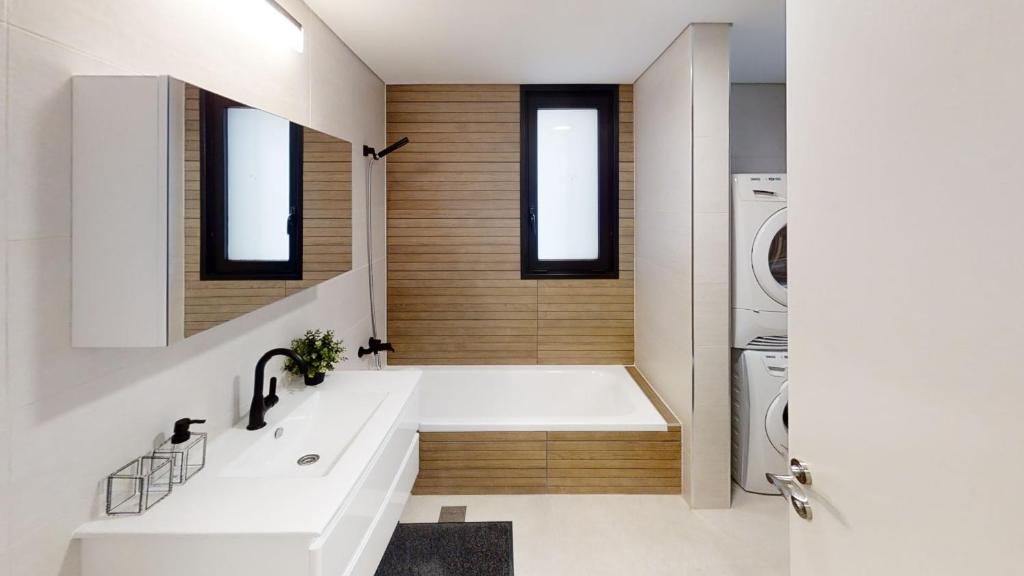 Luxury 3&4 Bedroom new apartments - close to the Beach & Bahai Gardens photo 4