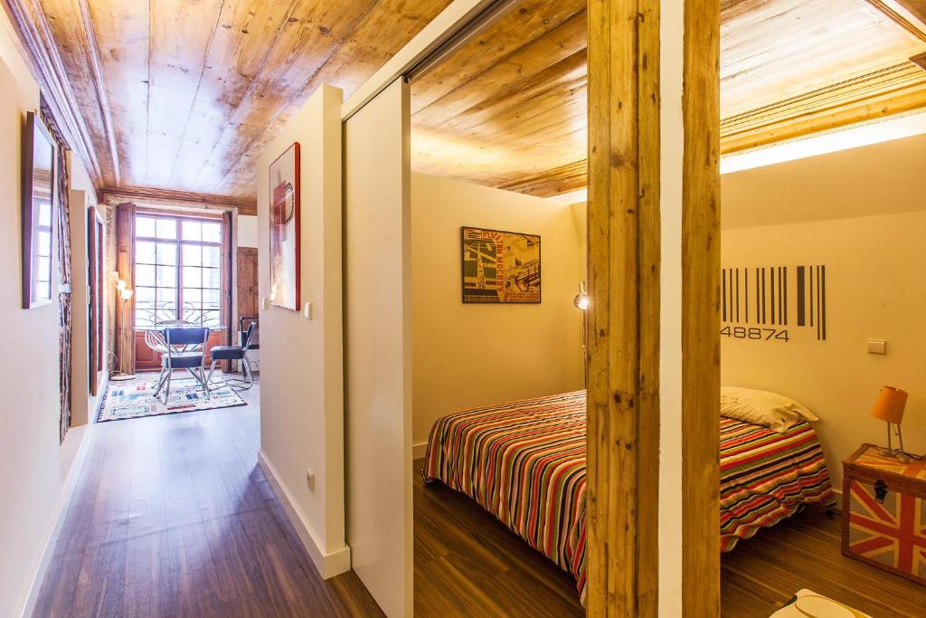 Апартаменты (Apartment with Balcony - Rua dos Caldeireiros nº 59), Go2Oporto - Historical Center
