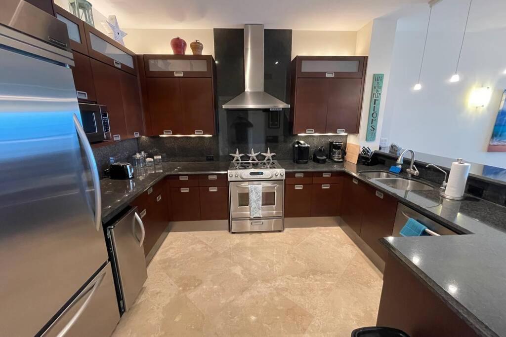 LICENSED Mgr - LUXURY VIP PENTHOUSE SUITE - OFFERS RESORTS BEST PANORAMIC OCEAN VIEWS! photo 3