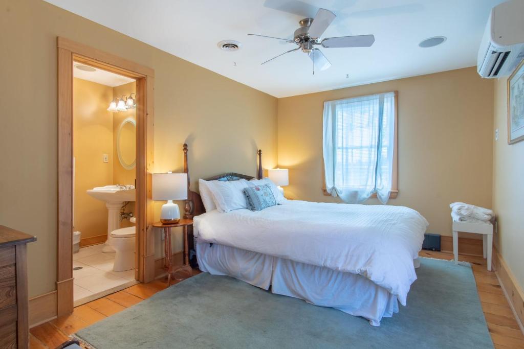Emilyville Inn