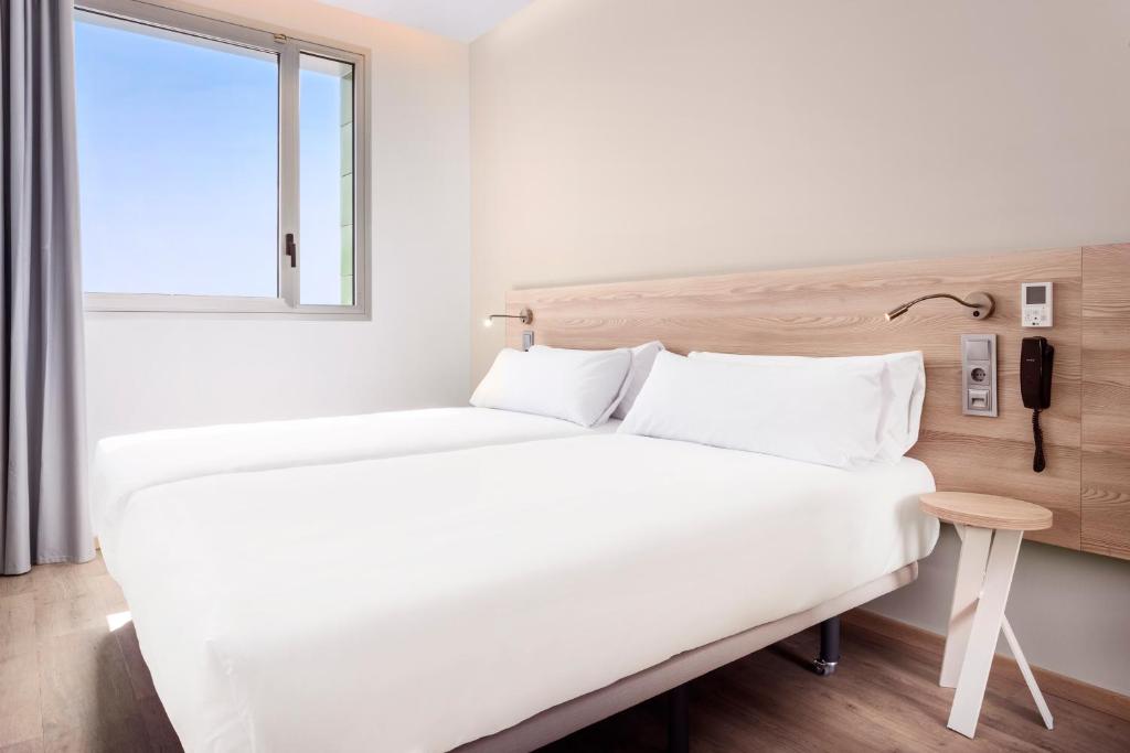 B&B Hotel Murcia - Tap to explore photos