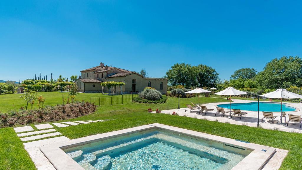 Villa Le Chiarne 22, Emma Villas