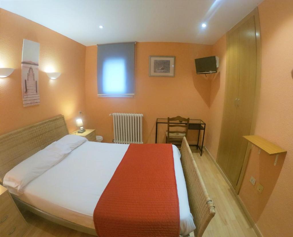 {
  "en-gb": "Hotel Roc de St Miquel & Apartment"
} photo 2