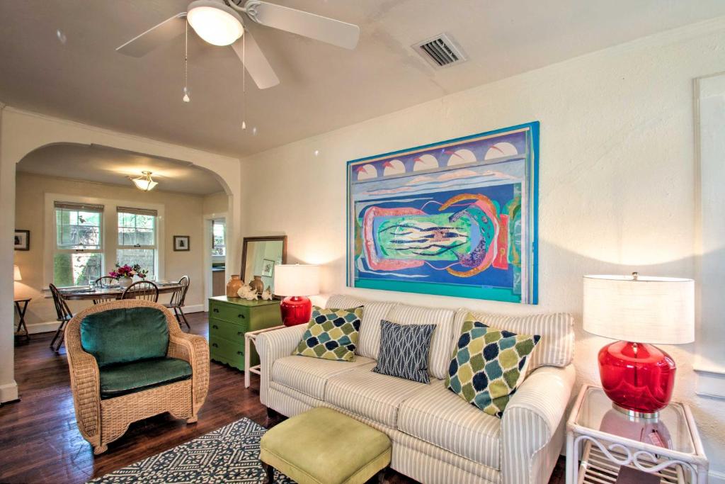 Colorful Pensacola Oasis 1 Block to Bayview Park! photo 3