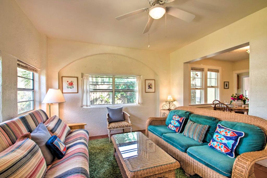Colorful Pensacola Oasis 1 Block to Bayview Park! photo 4
