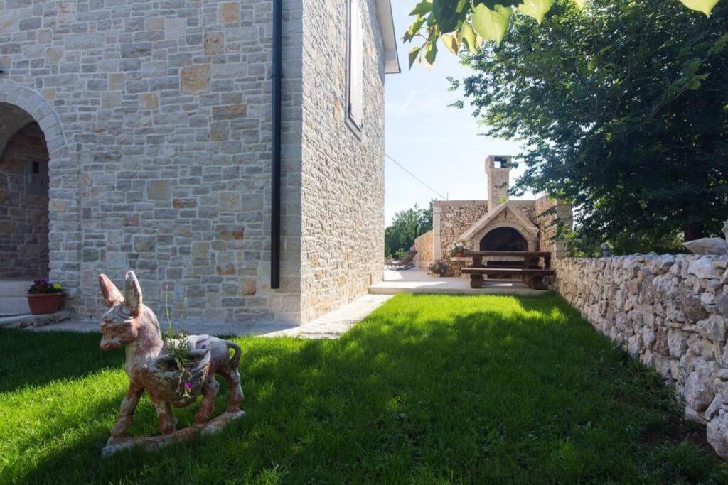 Stone House Iva photo 4
