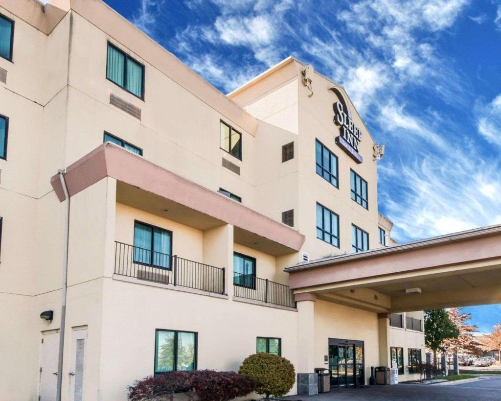 Sleep Inn & Suites image