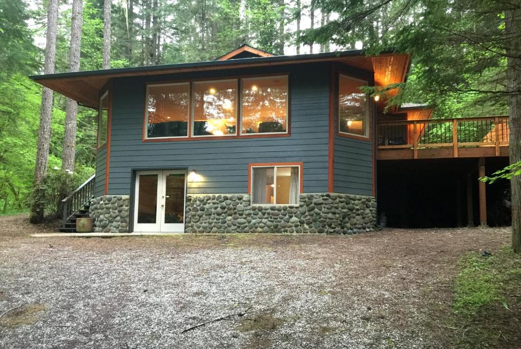 Snowline Cabin #29 - An Ultra Custom Family Vacation Home! photo 2