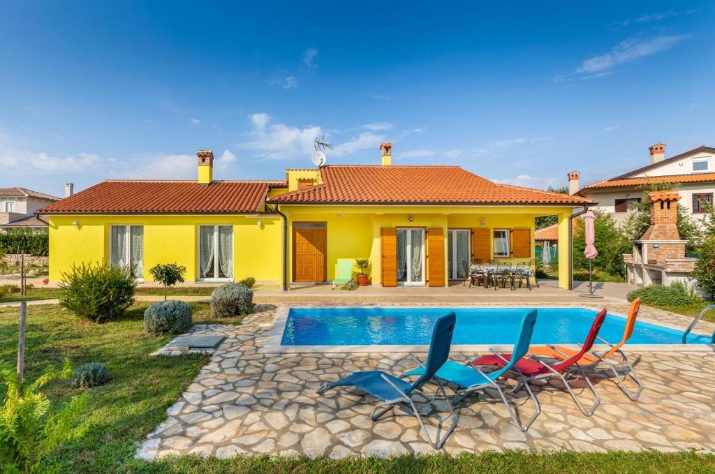 Delightful villa with pool for 6 persons photo 2