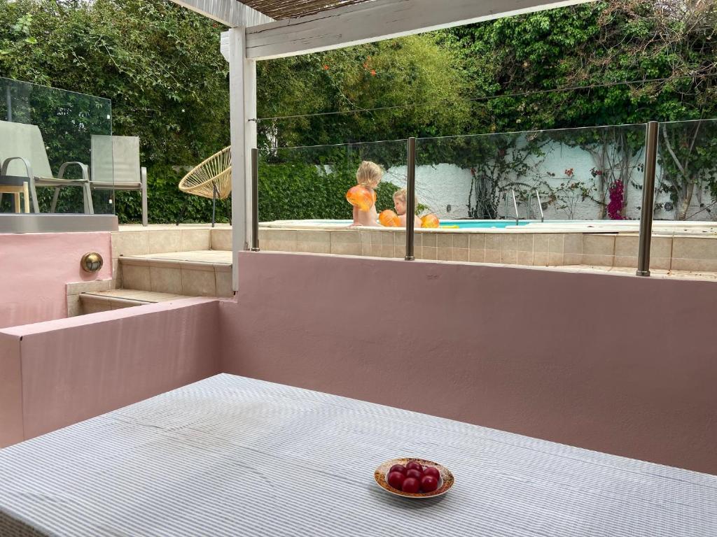 Villa Christina with private pool in Saronida, near stunning beaches, Athens airport & Sounio photo 1