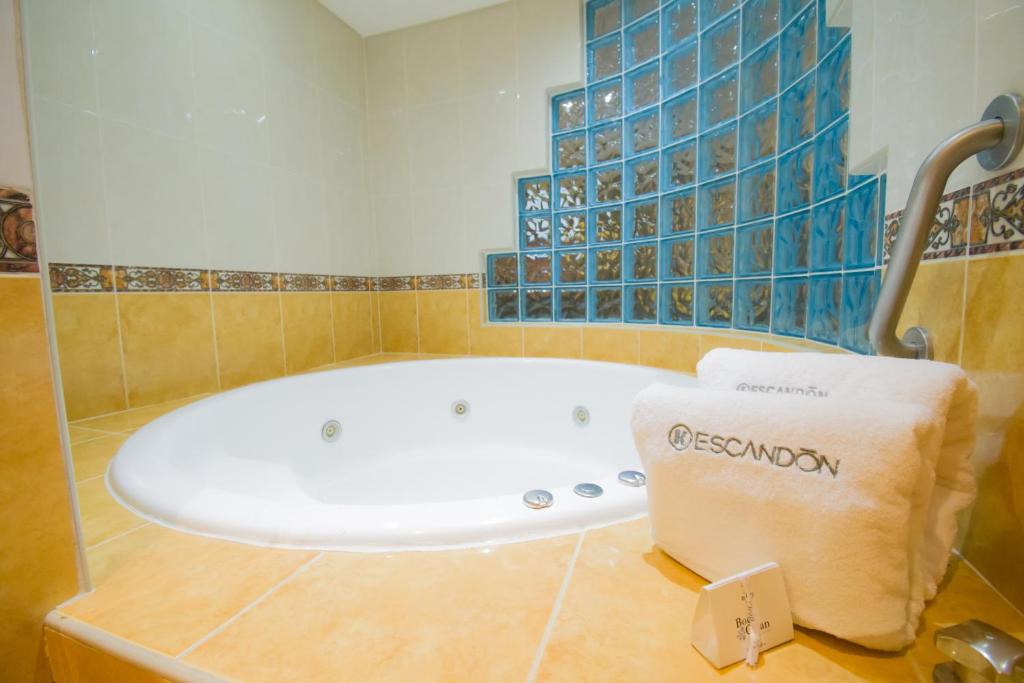 Сьюит (Полулюкс), Hotel Escandón