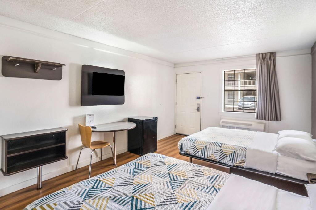 Четырехместный (Четырехместный номер ― для некурящих), Motel 6-Dallas, TX - Market Center