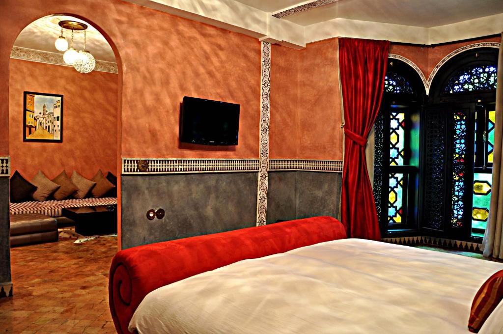 Сьюит (Посольский люкс с гидромассажной ванной), Palais Ommeyad Suites & Spa